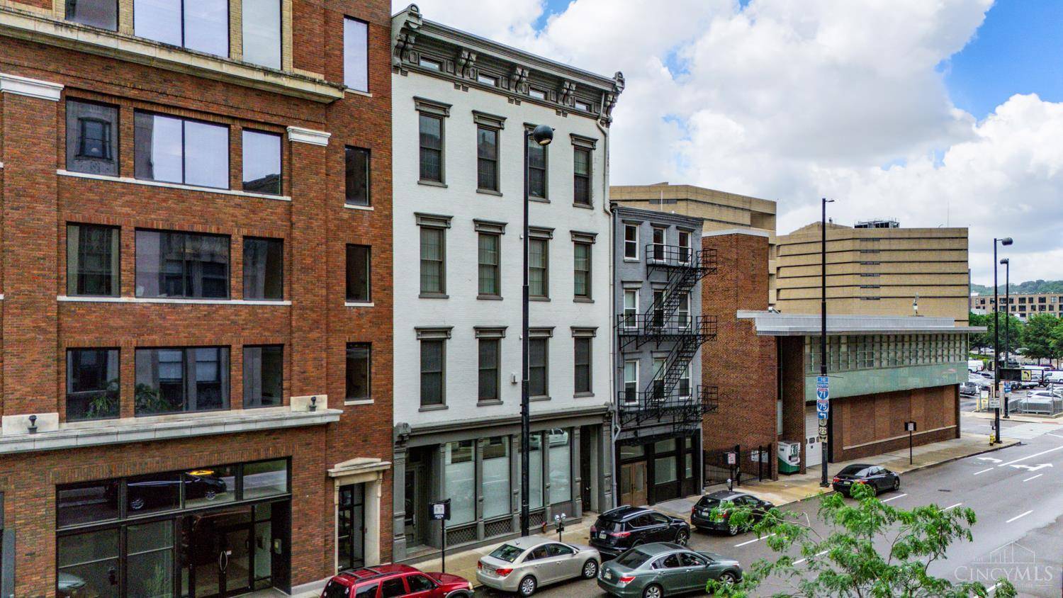 Cincinnati, OH 45202,813 Broadway Ave #203