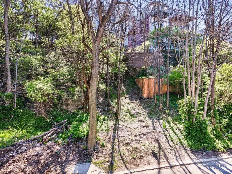 1860 Walker St, Cincinnati, OH 45202