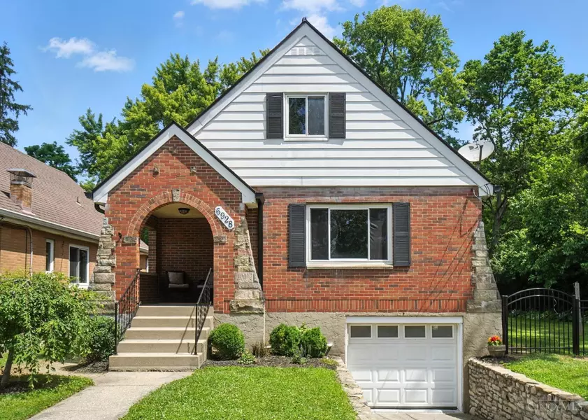 6928 Windward St, Columbia Twp, OH 45227