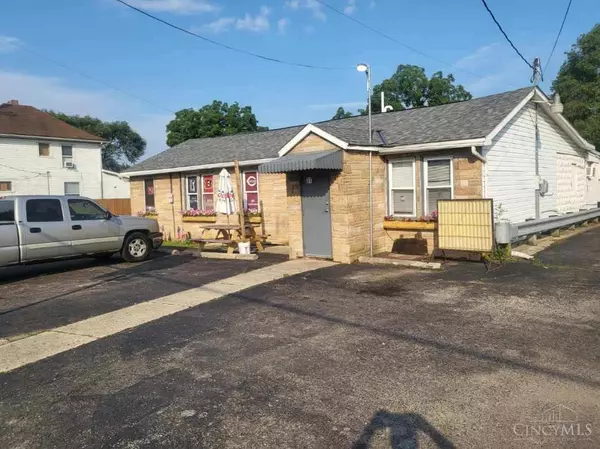 31 S Riverside Dr, New Miami, OH 45011