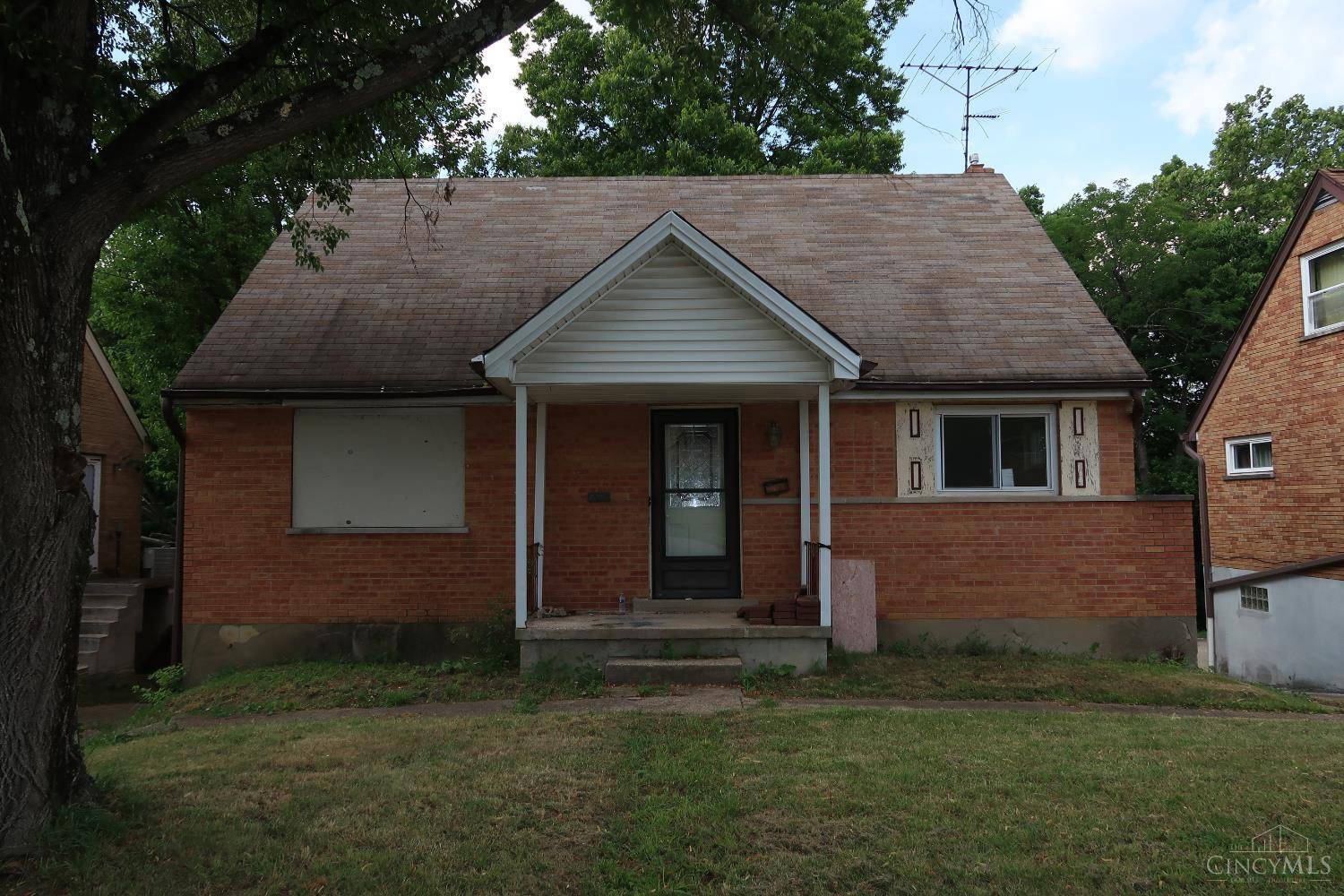 1663 Atson Ln, Cincinnati, OH 45205