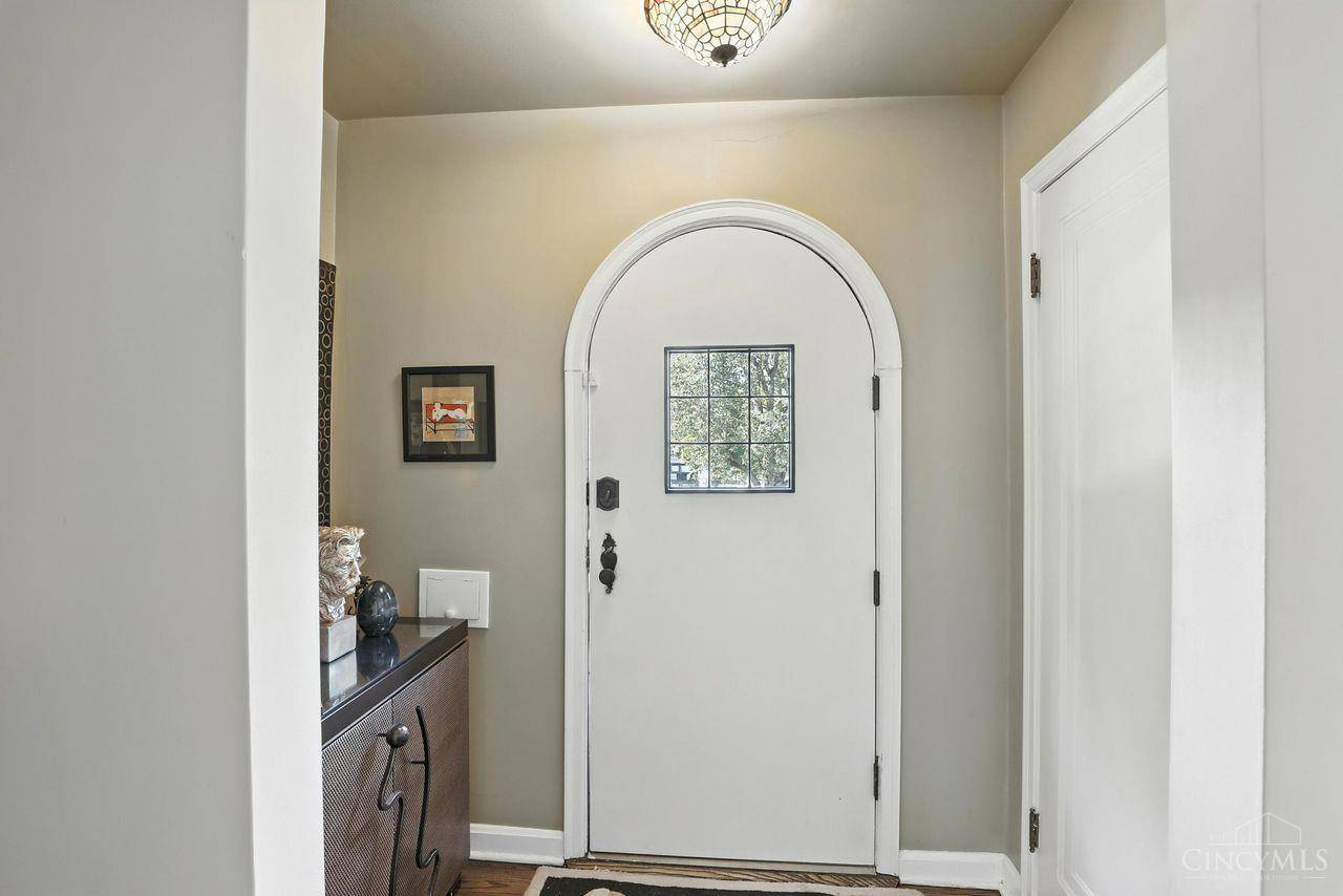 Mariemont, OH 45227,6996 Haines Ave