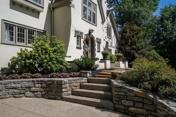 Cincinnati, OH 45208,1330 Observatory Dr