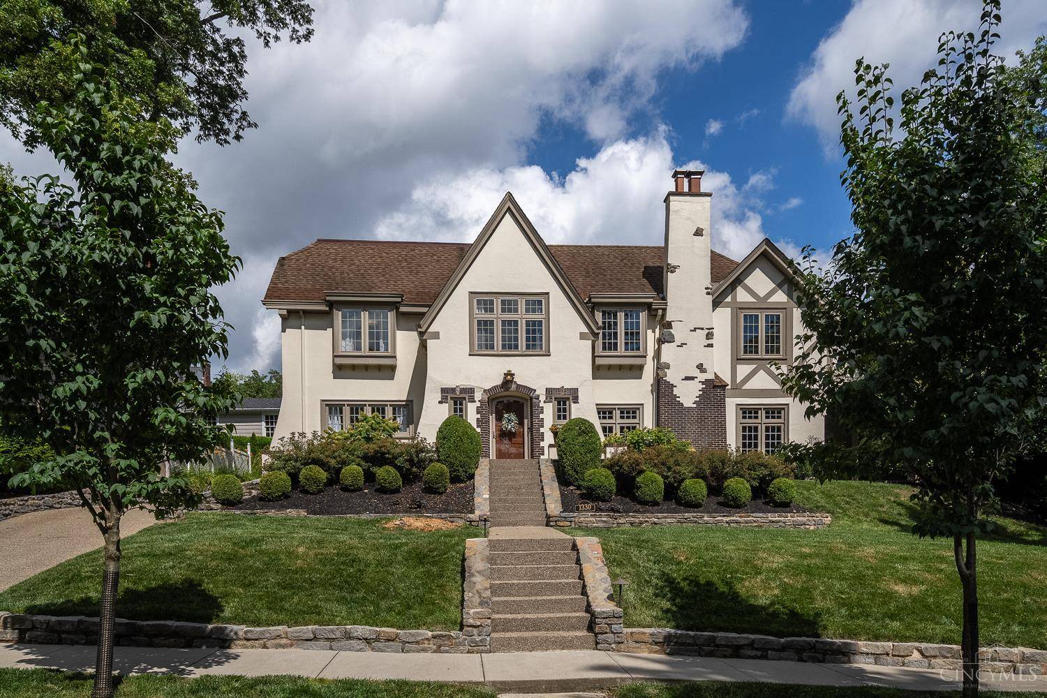 1330 Observatory Dr, Cincinnati, OH 45208