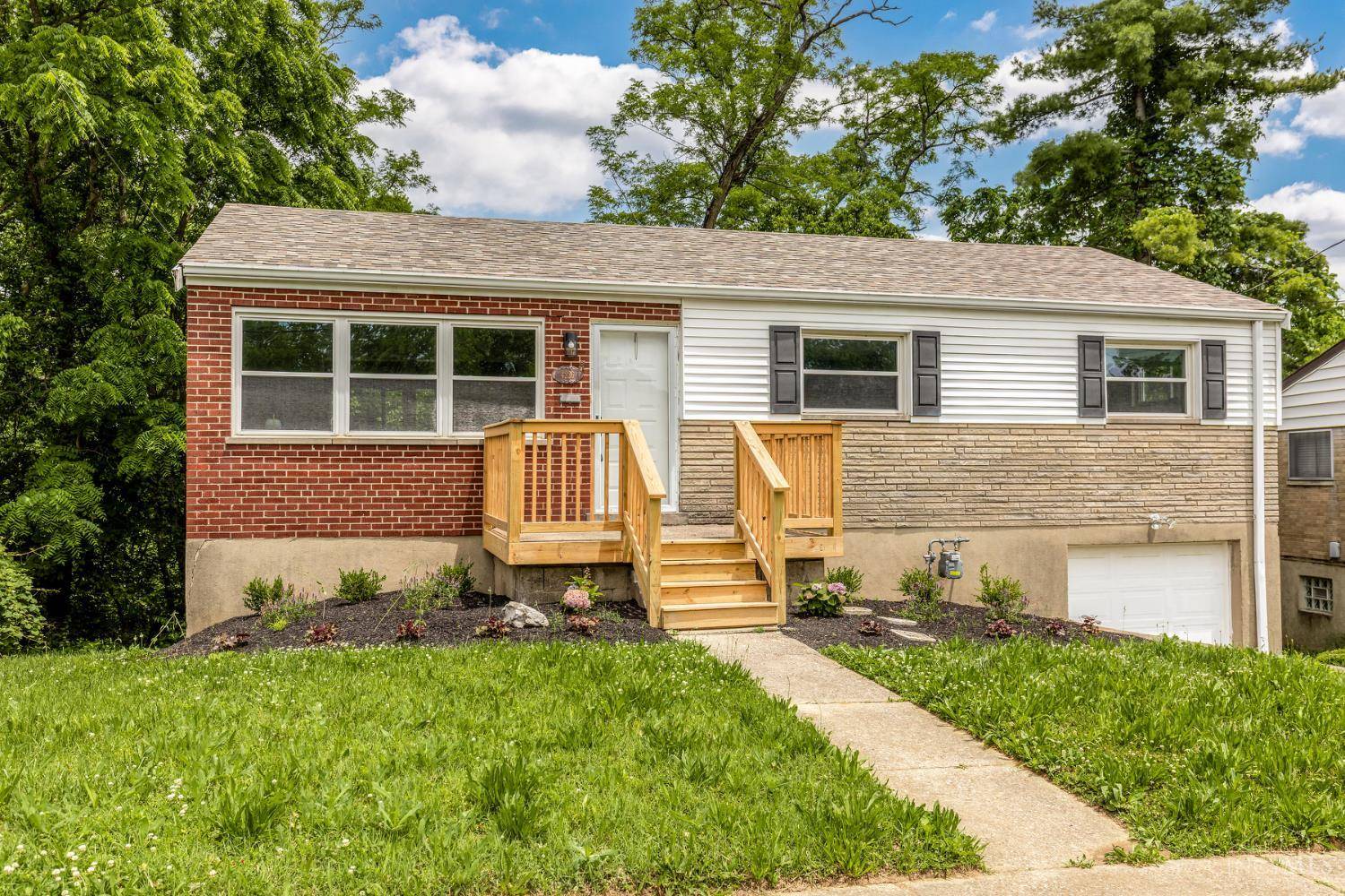 4226 Skylark Dr, Delhi Twp, OH 45238