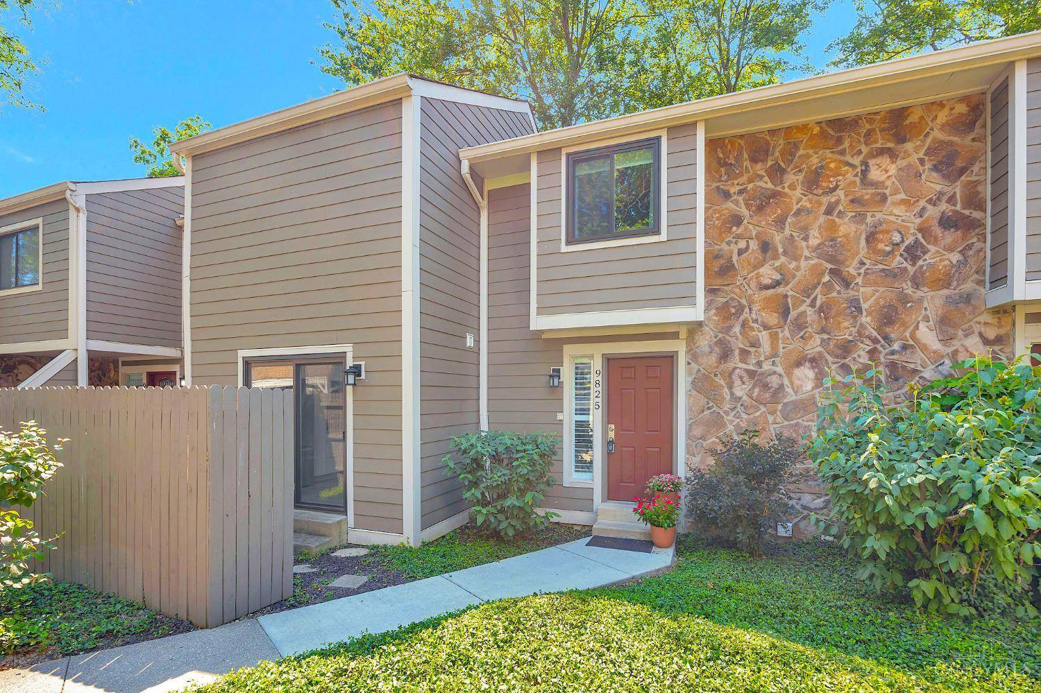 9825 Timbers Dr, Blue Ash, OH 45242