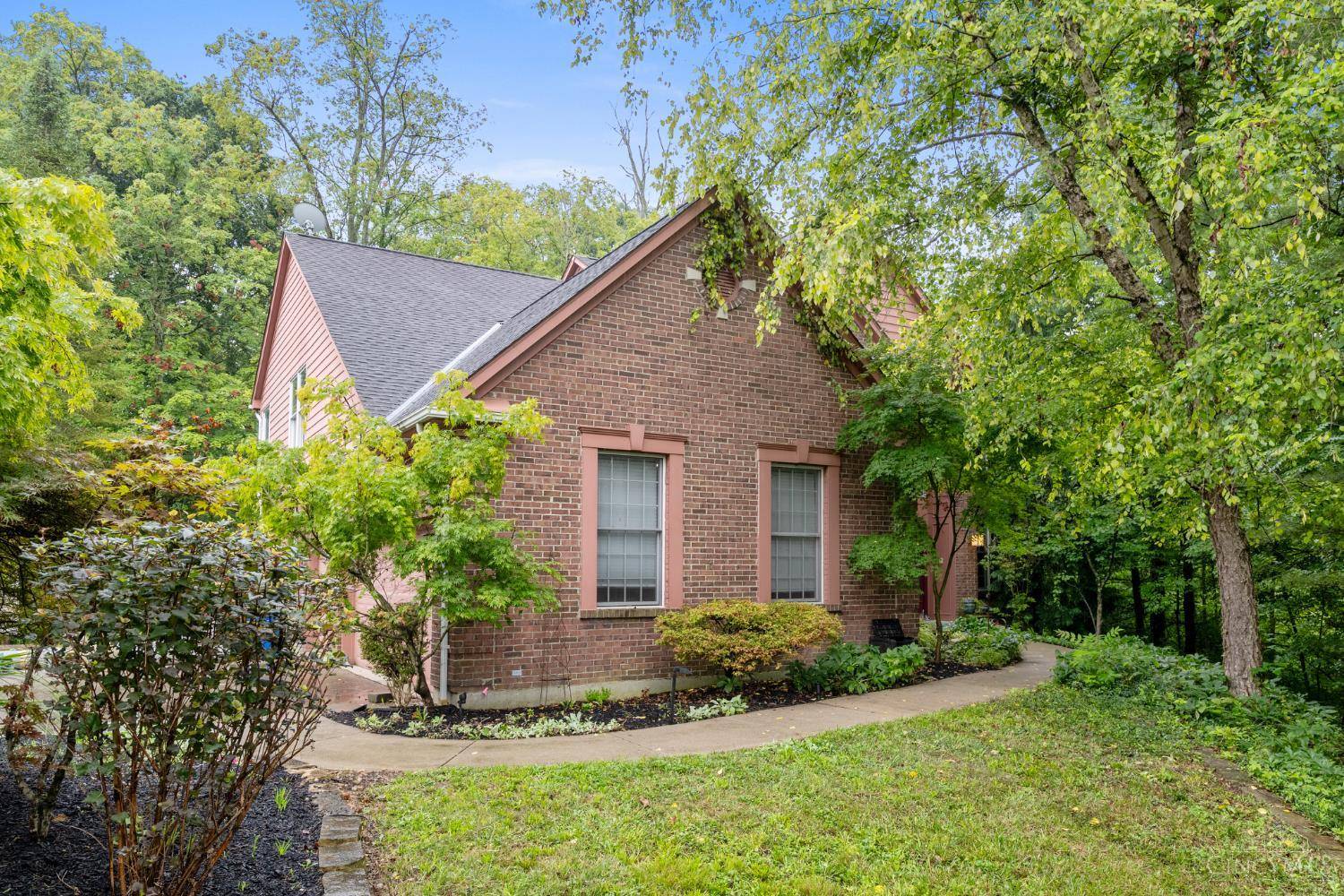 709 Deer Trail Ct, Miami Twp, OH 45140