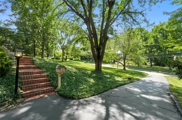 Amberley, OH 45213,6468 Ridge Rd