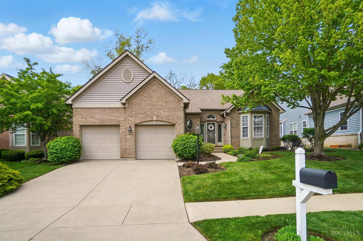 1368 Shawnee Run Dr, Hamilton Twp, OH 45039