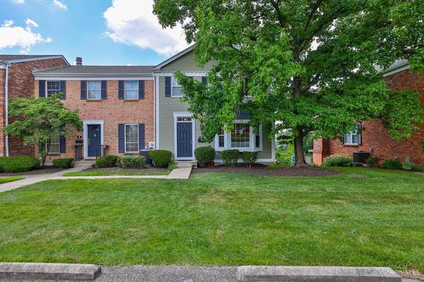 9 Twin Lakes Dr, Fairfield, OH 45014