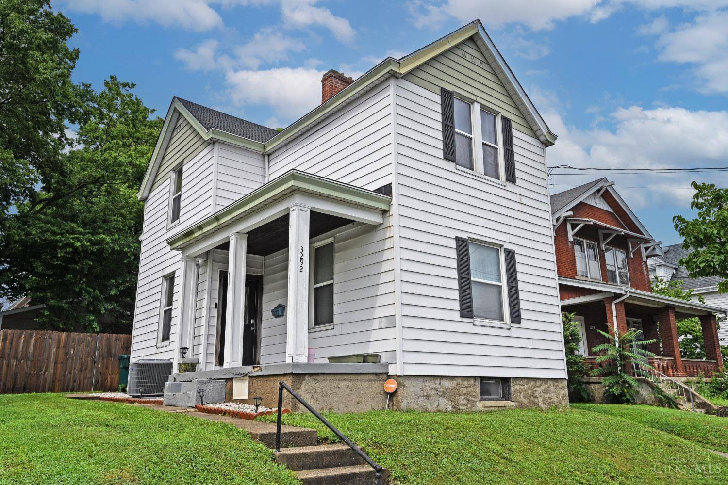 3292 Montana Ave, Cincinnati, OH 45211