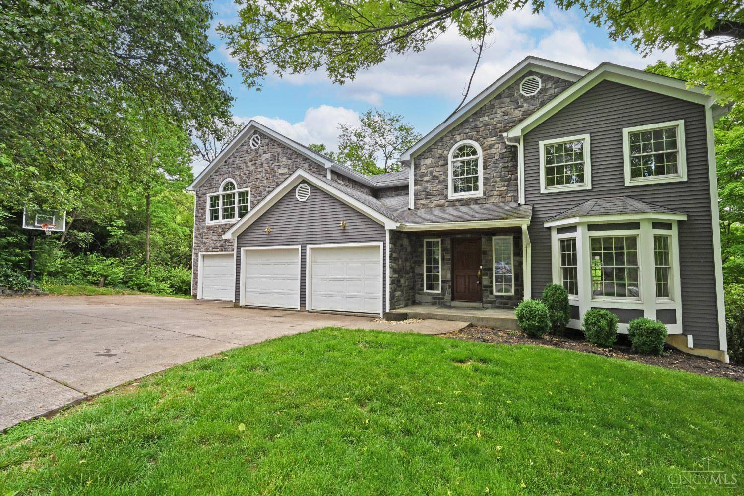 4190 Beech St, Columbia Twp, OH 45227