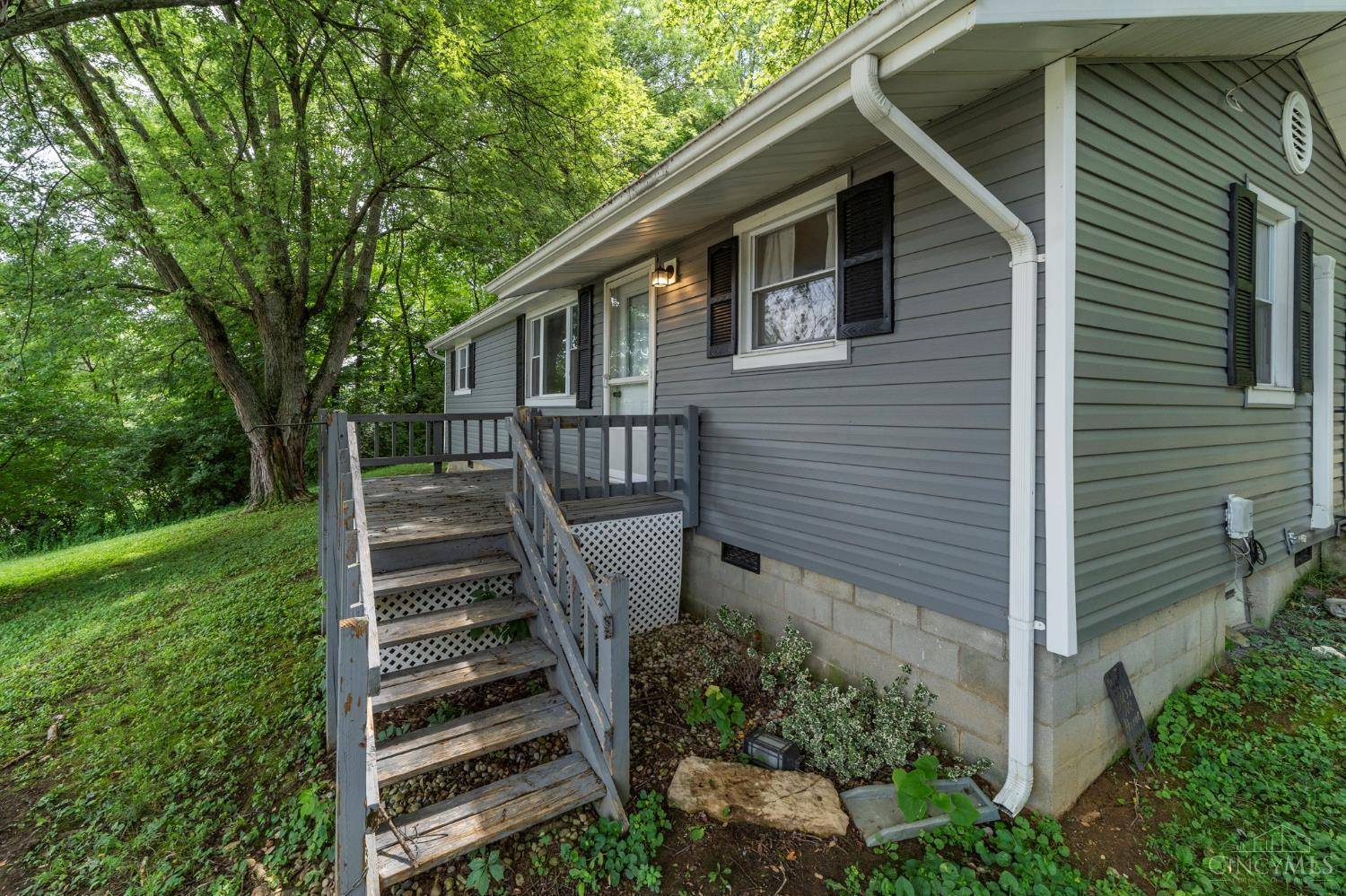 105 Springlake Ave, Hillsboro, OH 45133
