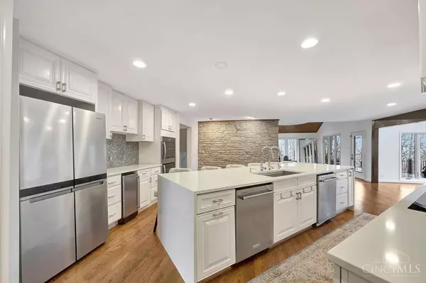 760 Stonebridge Dr, Delhi Twp, OH 45233