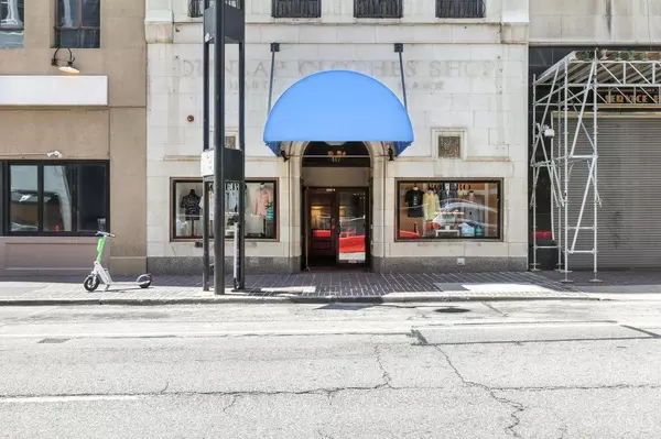 Cincinnati, OH 45202,417 Vine St #401