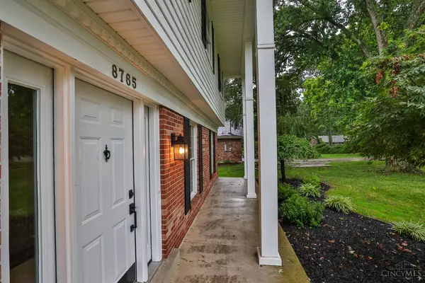 8765 Weller Rd, Montgomery, OH 45249