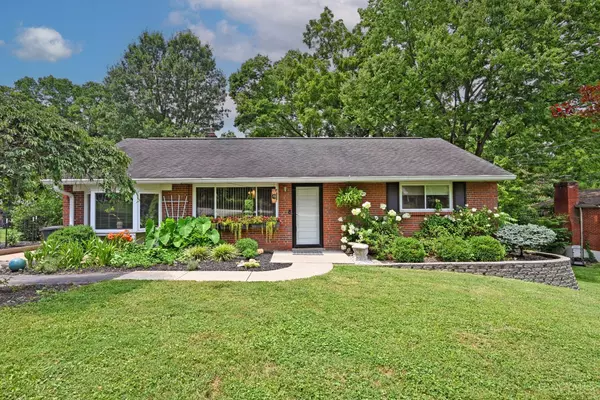 2193 Forestlake Dr, Anderson Twp, OH 45244