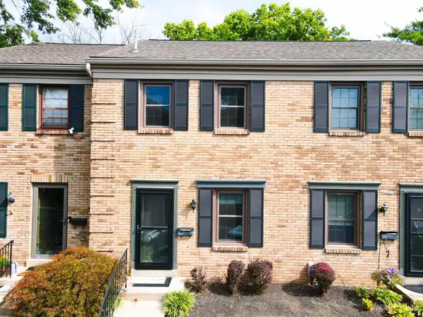 9767 Bunker Hill Ln, Montgomery, OH 45242