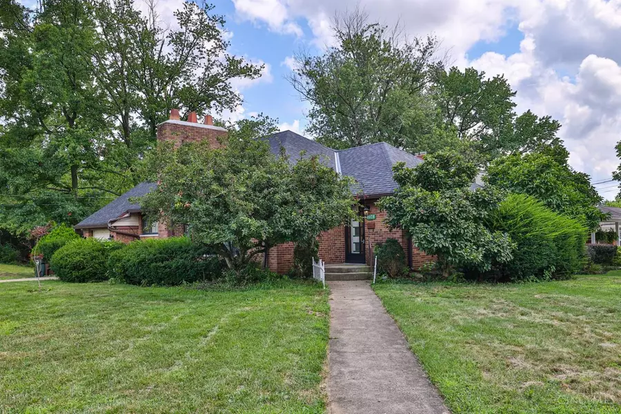 8978 Blossom Dr, Cincinnati, OH 45236