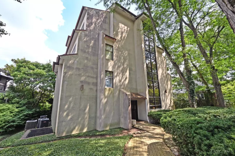 1775 E Mcmillan St #2, Cincinnati, OH 45206