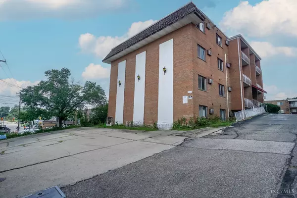 Cheviot, OH 45211,4117 North Bend Rd #8