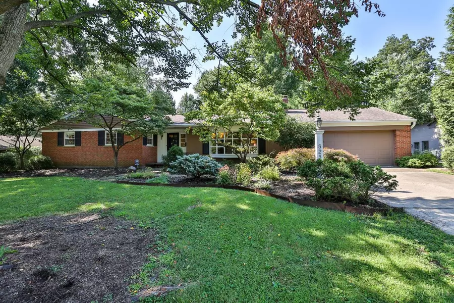 525 Chisholm Trl, Wyoming, OH 45215