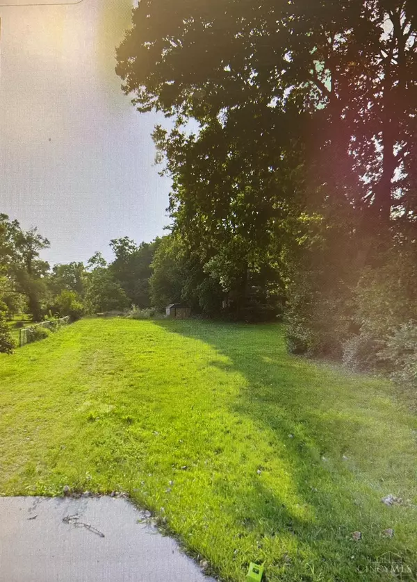 806 Eaton Dr, Middletown, OH 45044