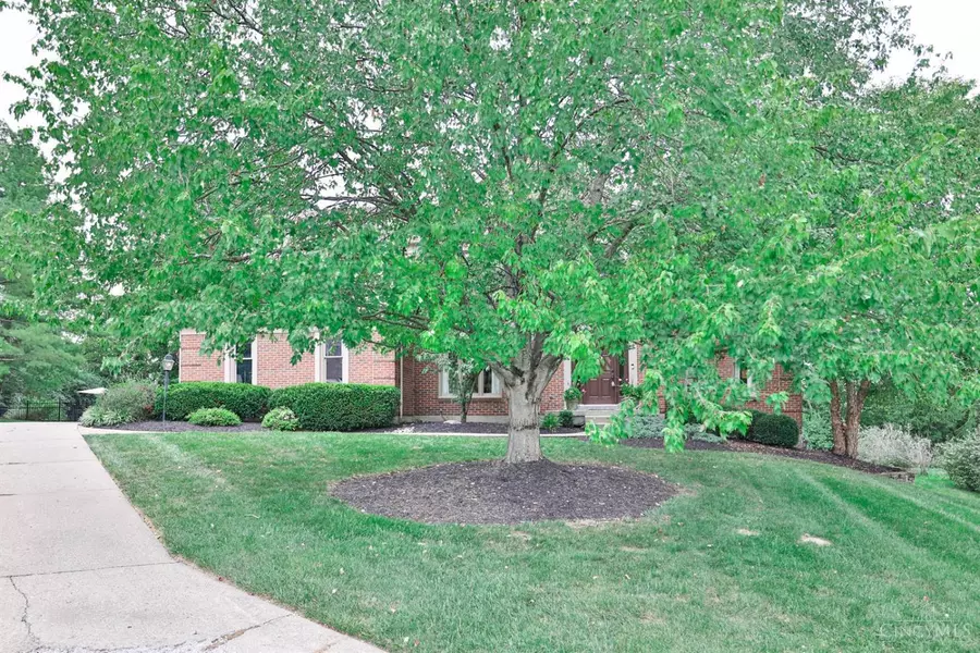 5911 Hazeltine Ct, West Chester, OH 45069