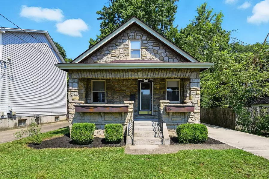 6744 Murray Ave, Columbia Twp, OH 45227