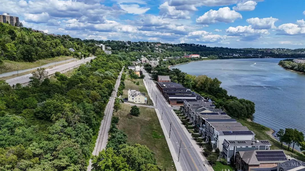 1928 Riverside Dr, Cincinnati, OH 45202