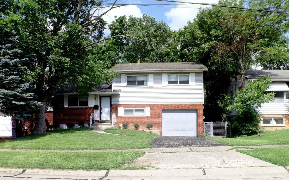 9224 Comstock Dr, Colerain Twp, OH 45231