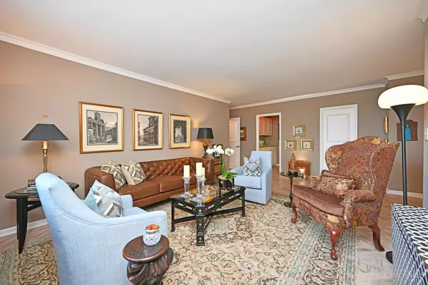 Cincinnati, OH 45208,2444 Madison Rd #301
