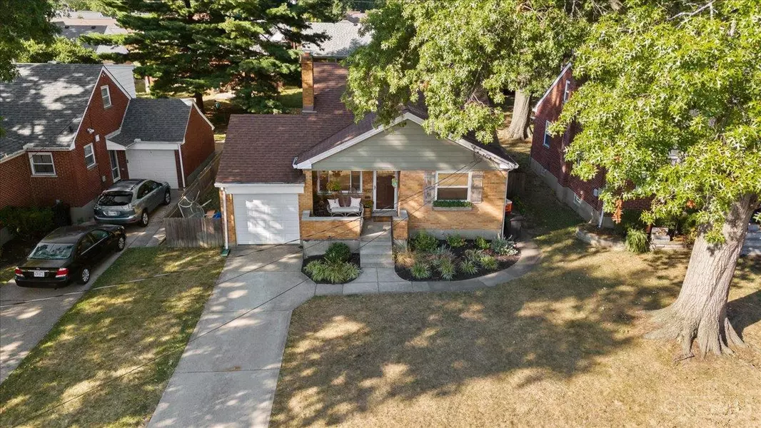 3842 S Broadlawn Cir, Silverton, OH 45236