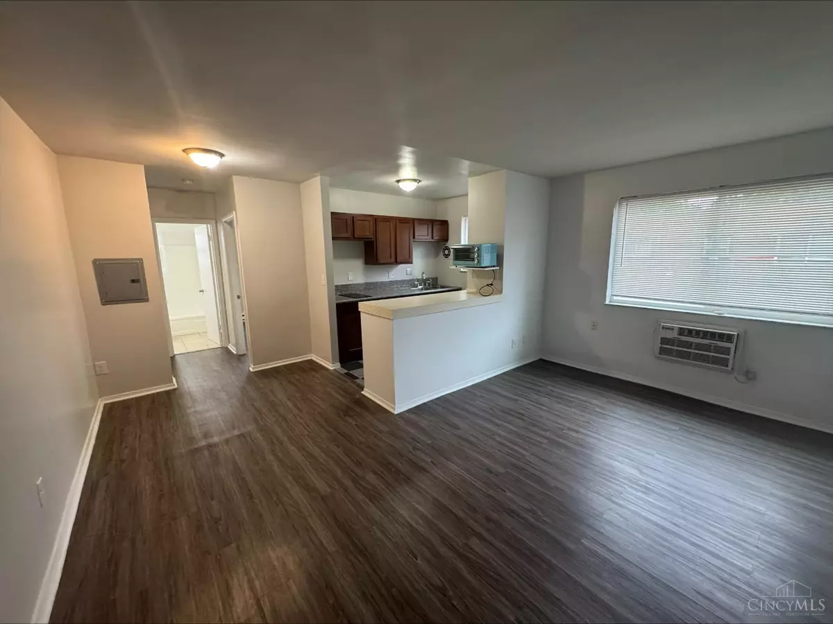 Cincinnati, OH 45229,946 Burton Ave