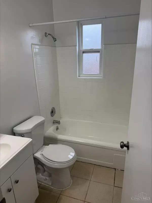 Cincinnati, OH 45229,946 Burton Ave