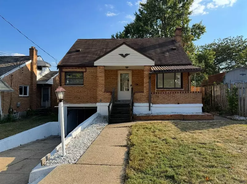 3941 Darwin Ave, Cheviot, OH 45211