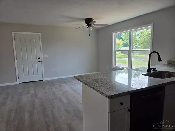 Hillsboro, OH 45133,6949 W Highland Trl