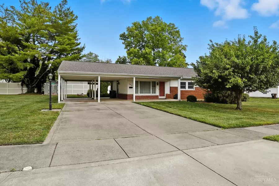 8916 Blossom Dr, Sycamore Twp, OH 45236