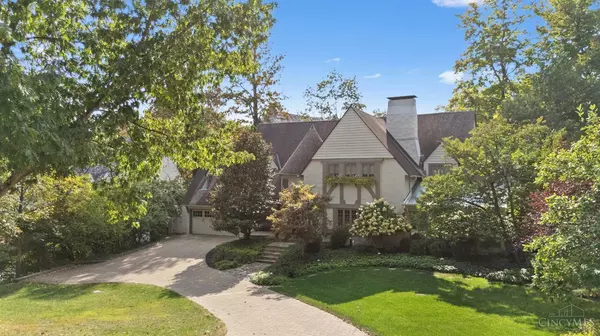 1031 E Rookwood Dr, Cincinnati, OH 45208