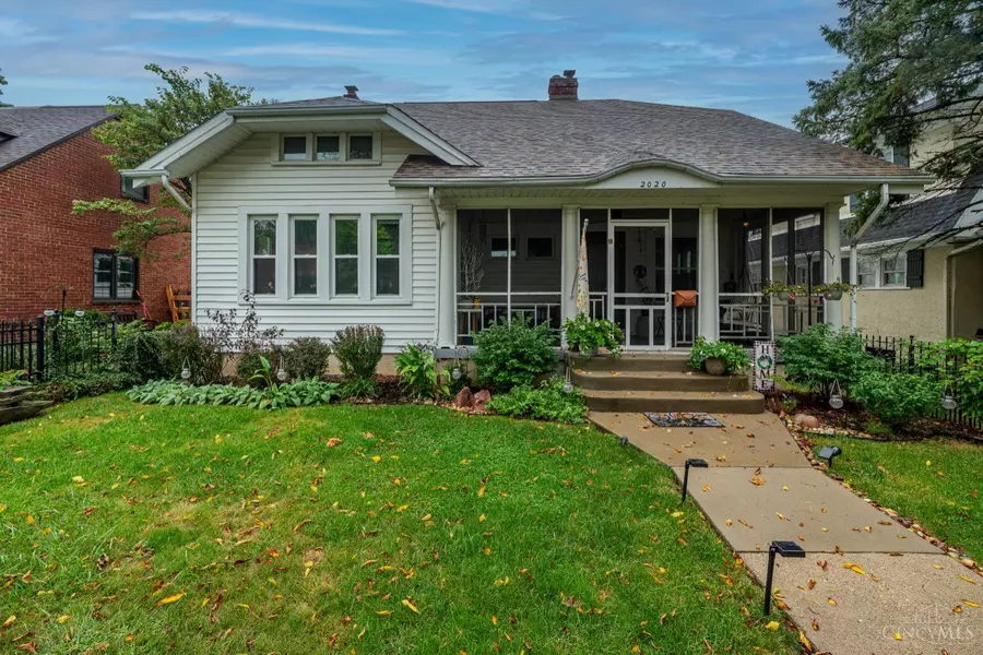 2020 Far Hills Ave, Oakwood, OH 45419