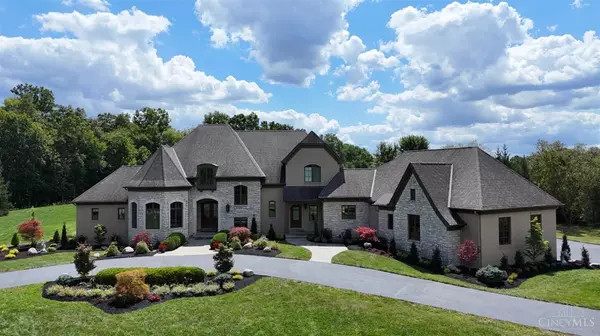 9020 Whisperinghill Dr, Indian Hill, OH 45242