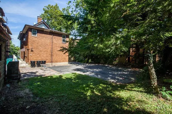 Cincinnati, OH 45209,2803 Madison Rd