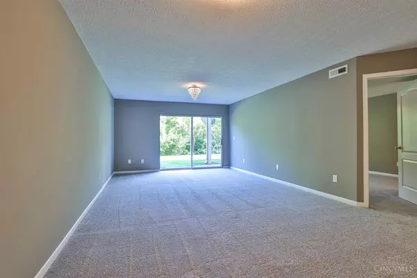 Springfield Twp., OH 45231,715 Castlegate Ln #102