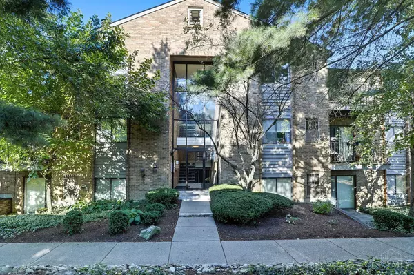 1544 W Galbraith Rd #211, Cincinnati, OH 45231