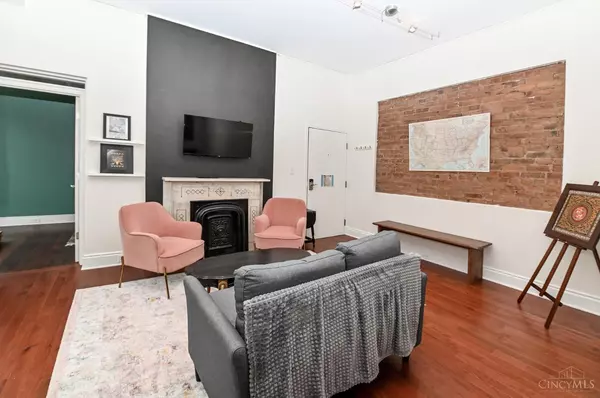 Cincinnati, OH 45202,104 W Ninth St #4A