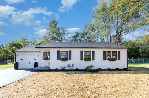 5 Woodruff Ln, Amelia, OH 45102