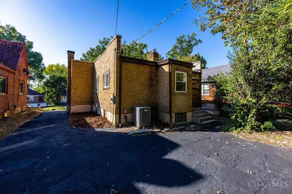 Cincinnati, OH 45237,1522 Kenova Ave