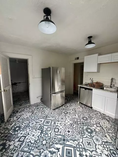 Cincinnati, OH 45202,958 Hatch St