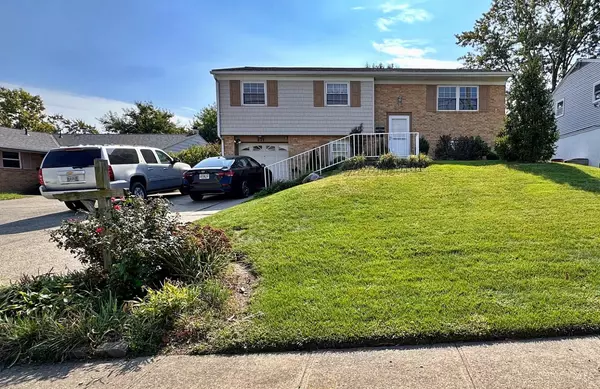 829 E Crescentville Rd, Springdale, OH 45246