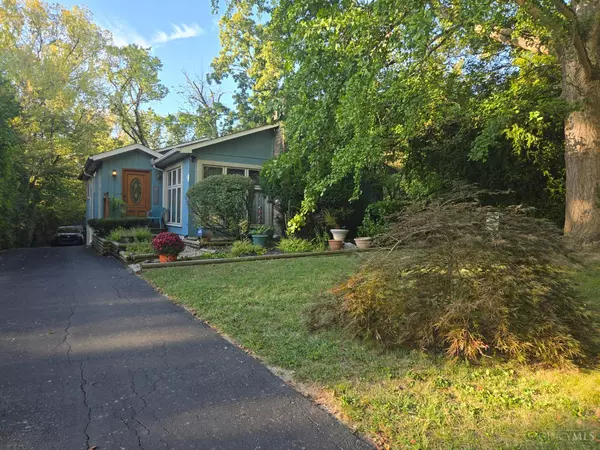 157 Bonham Rd, Wyoming, OH 45215